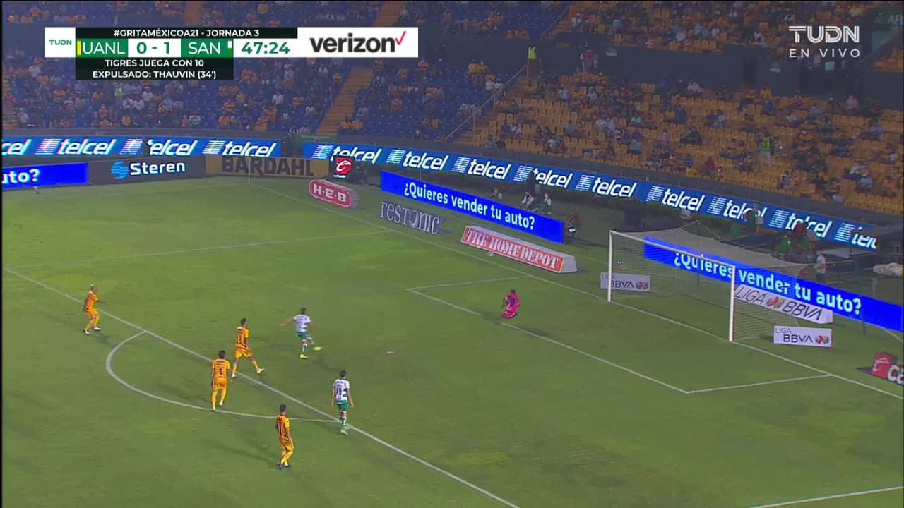 ¡TIRO ATAJADO! disparo por Fernando Gorriarán.