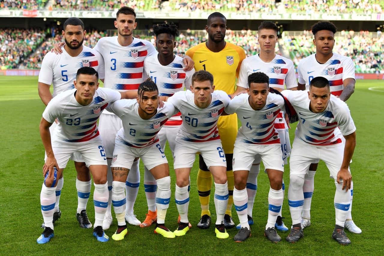 A nivel de selección,
<b> Estados Unidos</b> ha participado en 10 mundiales de fútbol y consiguió su mejor desempeño en la cita de Corea y Japón 2002, cuando llegó hasta cuartos de final, ocupando el octavo lugar. 
<br>