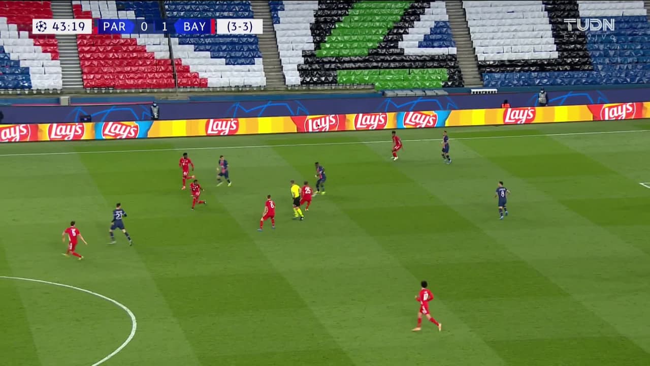 ¡TIRO ATAJADO! disparo por David Alaba.