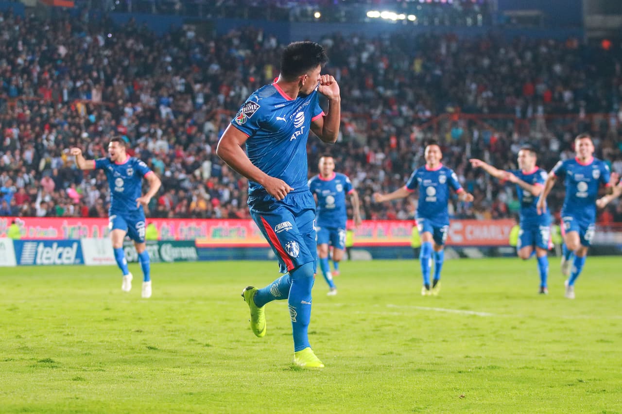 Jesús Gallardo fue el encargado de cobrar y convertir el lanzaminento desde los 11 pasos para enviar al Monterrey a la Final de la Copa MX tras la gesta de aguantar 45 minutos con uno menos.