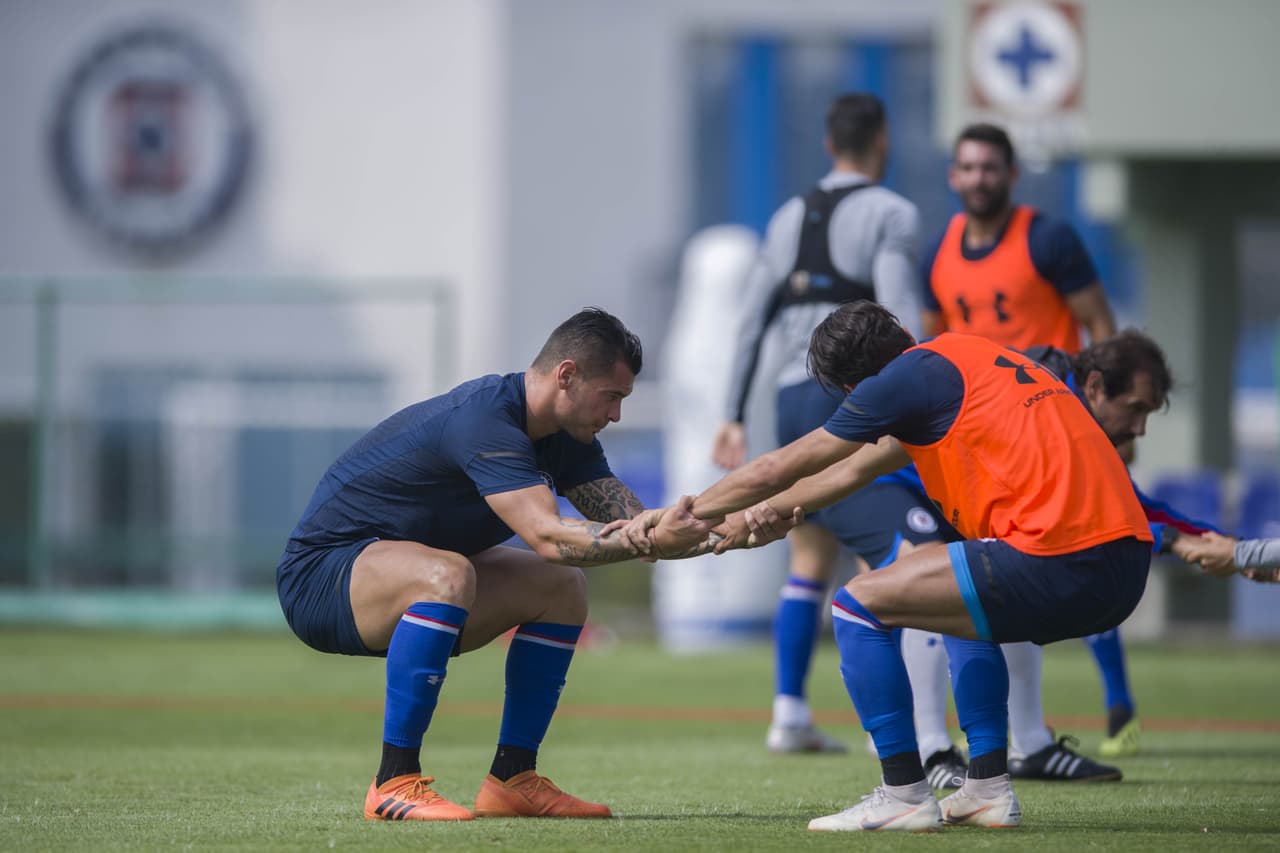 El grupo completo de jugadores de Cruz Azul volvió a sus entrenamientos habituales luego del receso en la Liga MX por las fechas de amistosos de FIFA.