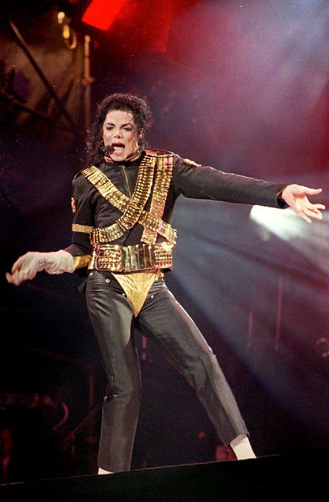 Era un prolífico compositor de canciones, pues escribió canciones icónicas y memorables.