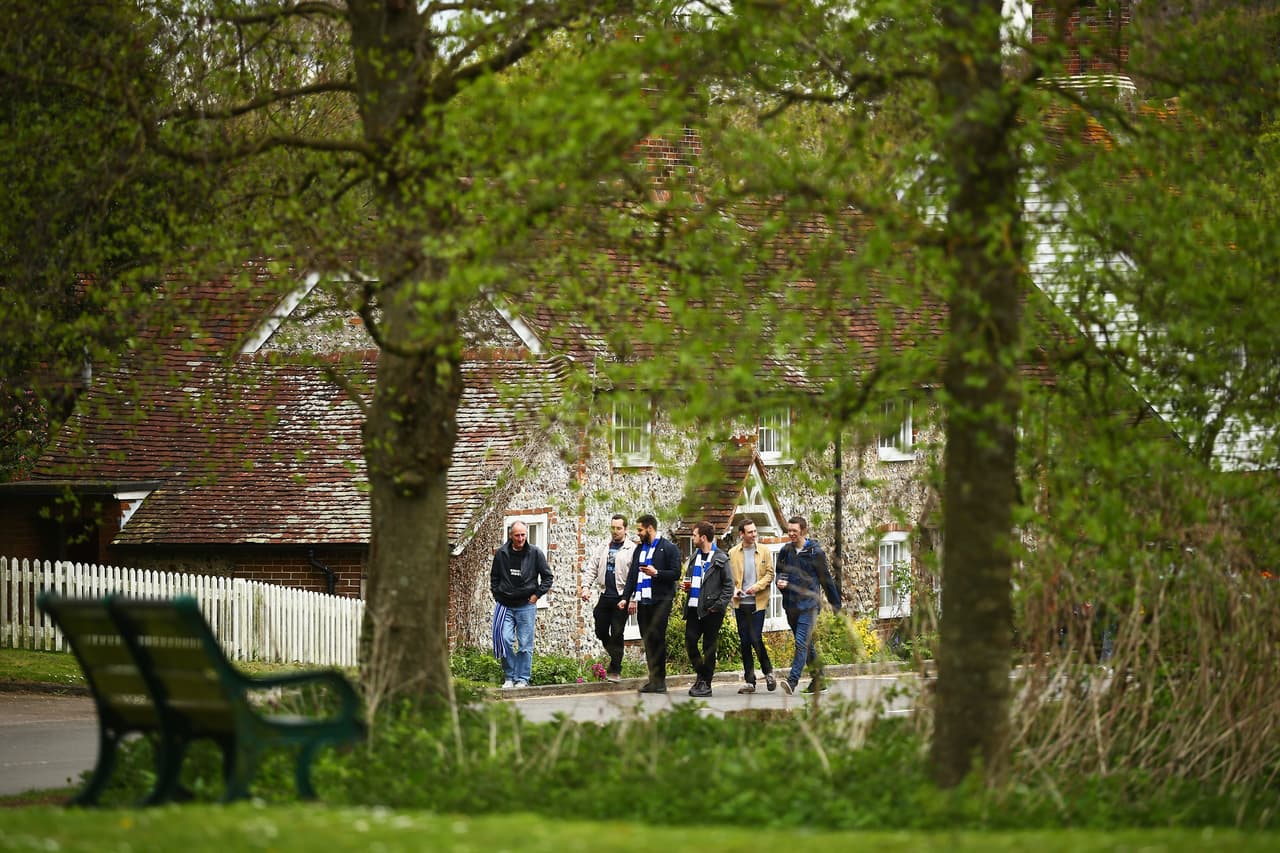 Brighton es una población pequeña de 270 mil habitantes y los hinchas del club suelen llegar a pie al estadio para apoyar a los suyos.