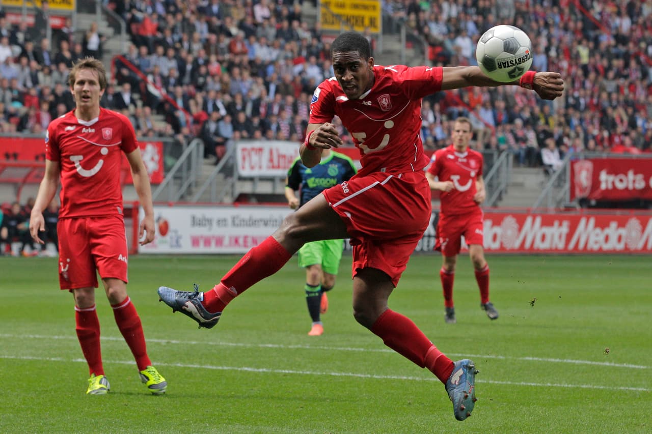 Una antigüa lesión frustró el traspaso de Leroy Fer del Twente al Everton por 10 millones de euros en 2013. Seis meses después, Norwich pagó la mitad por su pase.