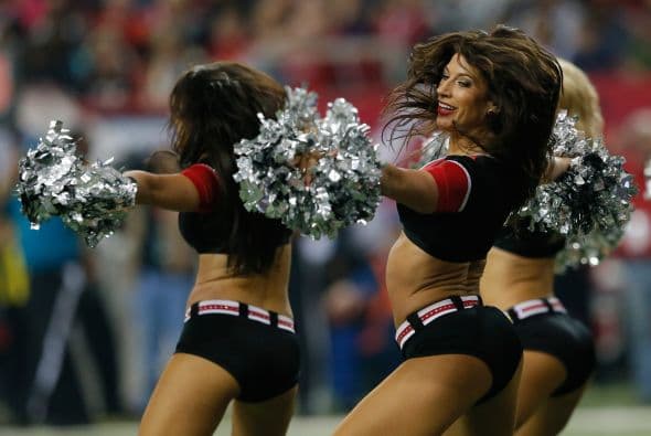 Las porristas de la NFL con sexys atuendos para enseñar sus hermosas figuras que calientan los emparrillados.