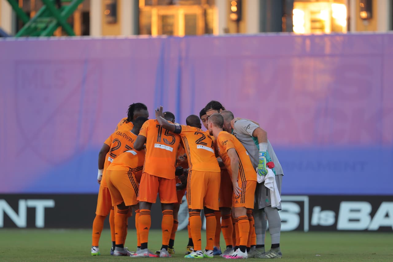 El LAFC no da por perdido ningún resultado, y en seis minutos logran empatar el partido que perdían 1-3.