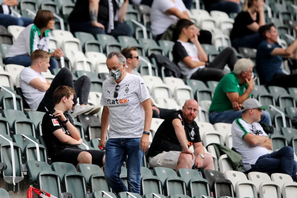 Deberán mantener distancia de 1.5m entre espectadores.