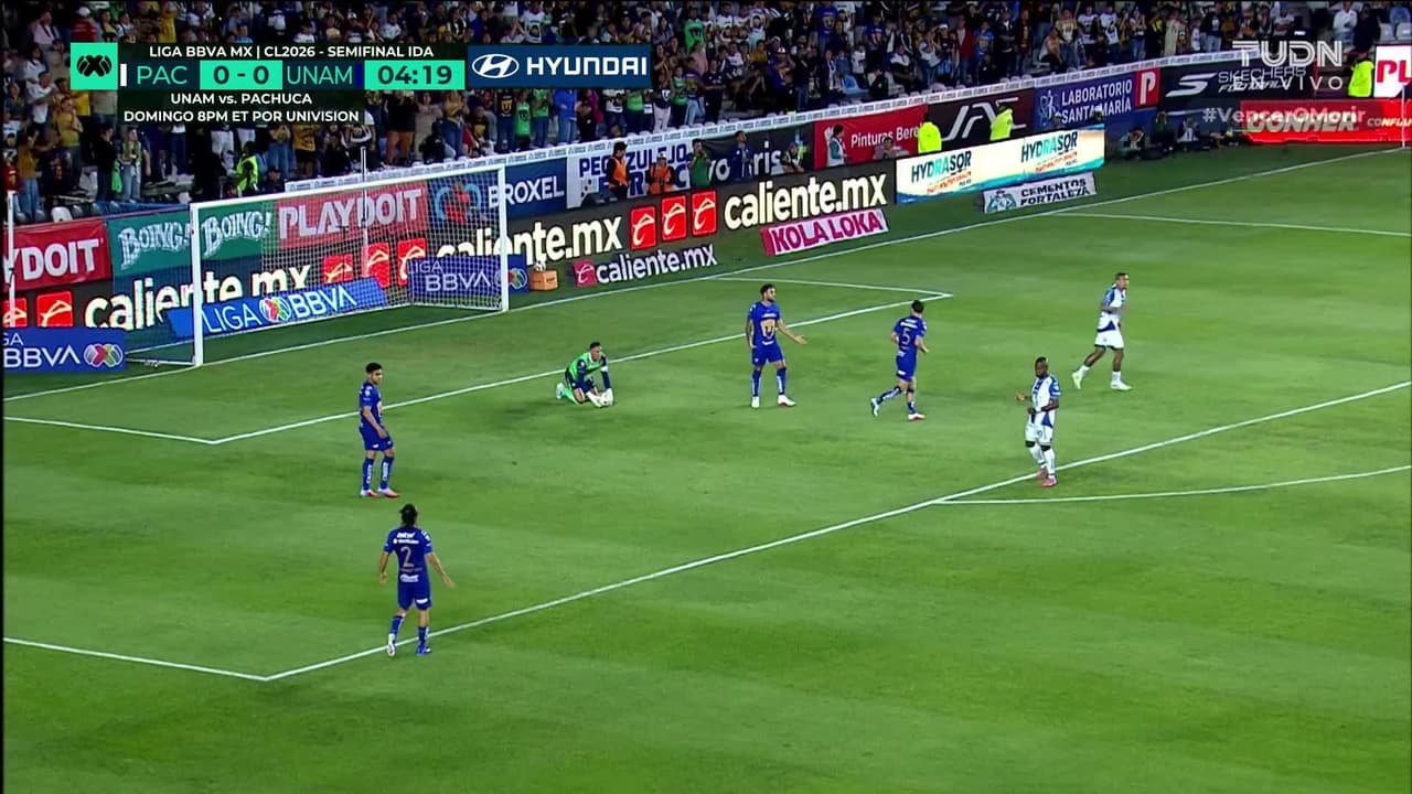 ¡TIRO ATAJADO! disparo por Kenedy.