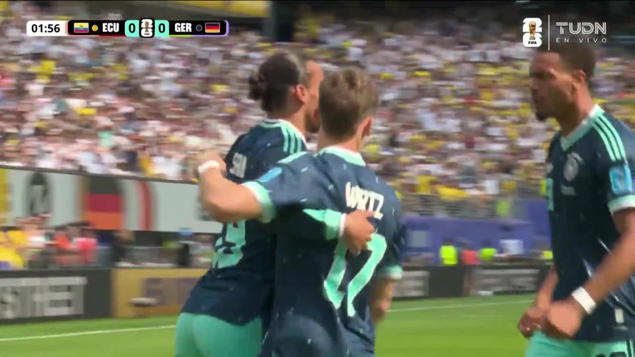 Leroy Sané adelanta a Alemania en medio de la polémica