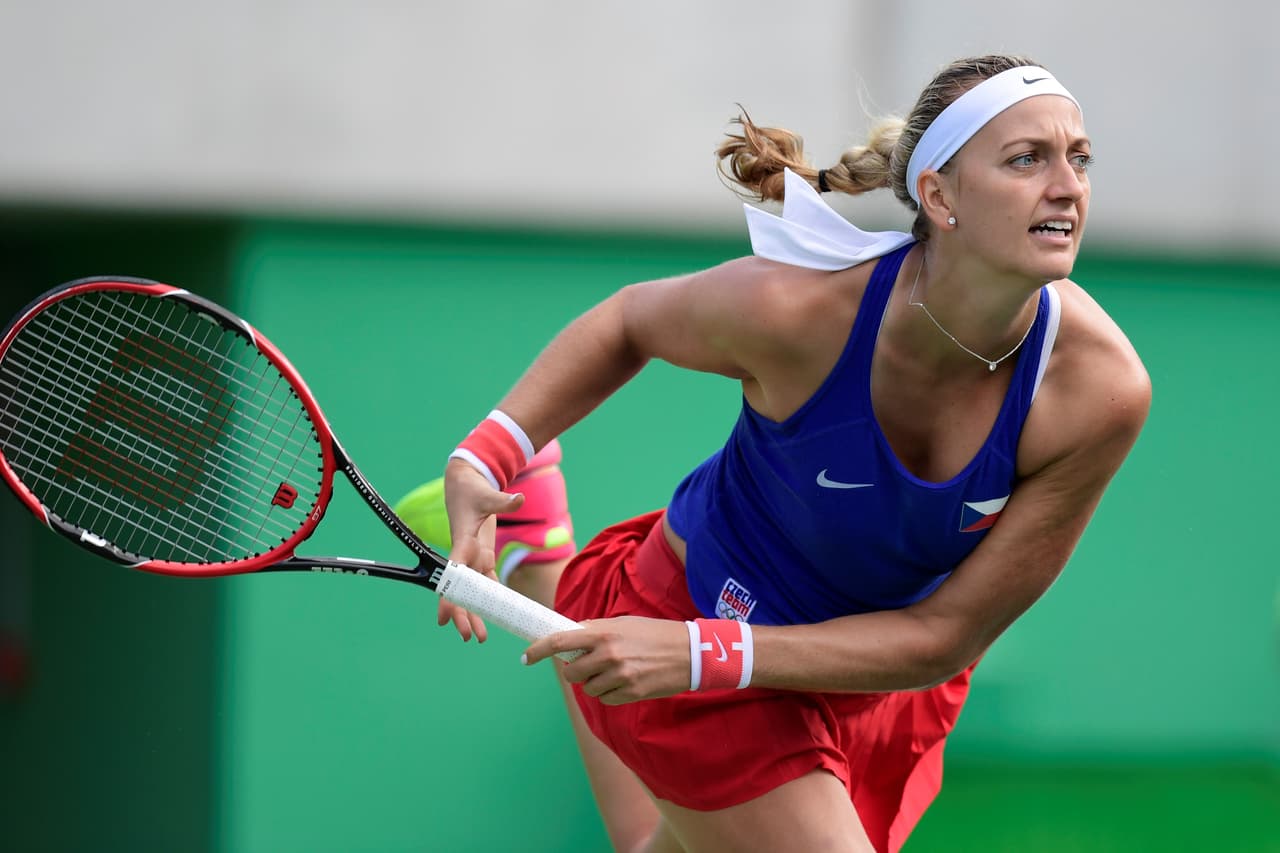 Kvitova pareció imponer en el inicio su experiencia y ranking con potentes derechazos desde la raya para tomar rápida ventaja 3-0.