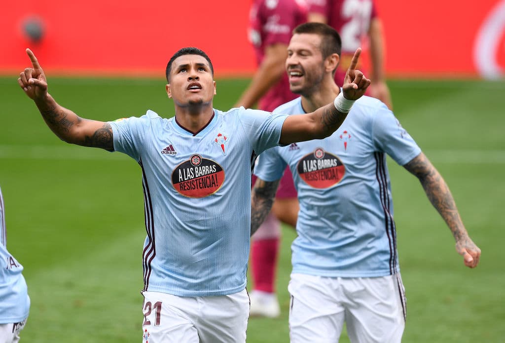 En una tarde memorable, el Celta derrota al Alavés 6-0 con goles de Murillo, Iago Aspas, Nolito, Santi Mina y doblete de Rafinha. Araujo jugó los 90 minutos y el Celta sale de la zona roja del descenso.