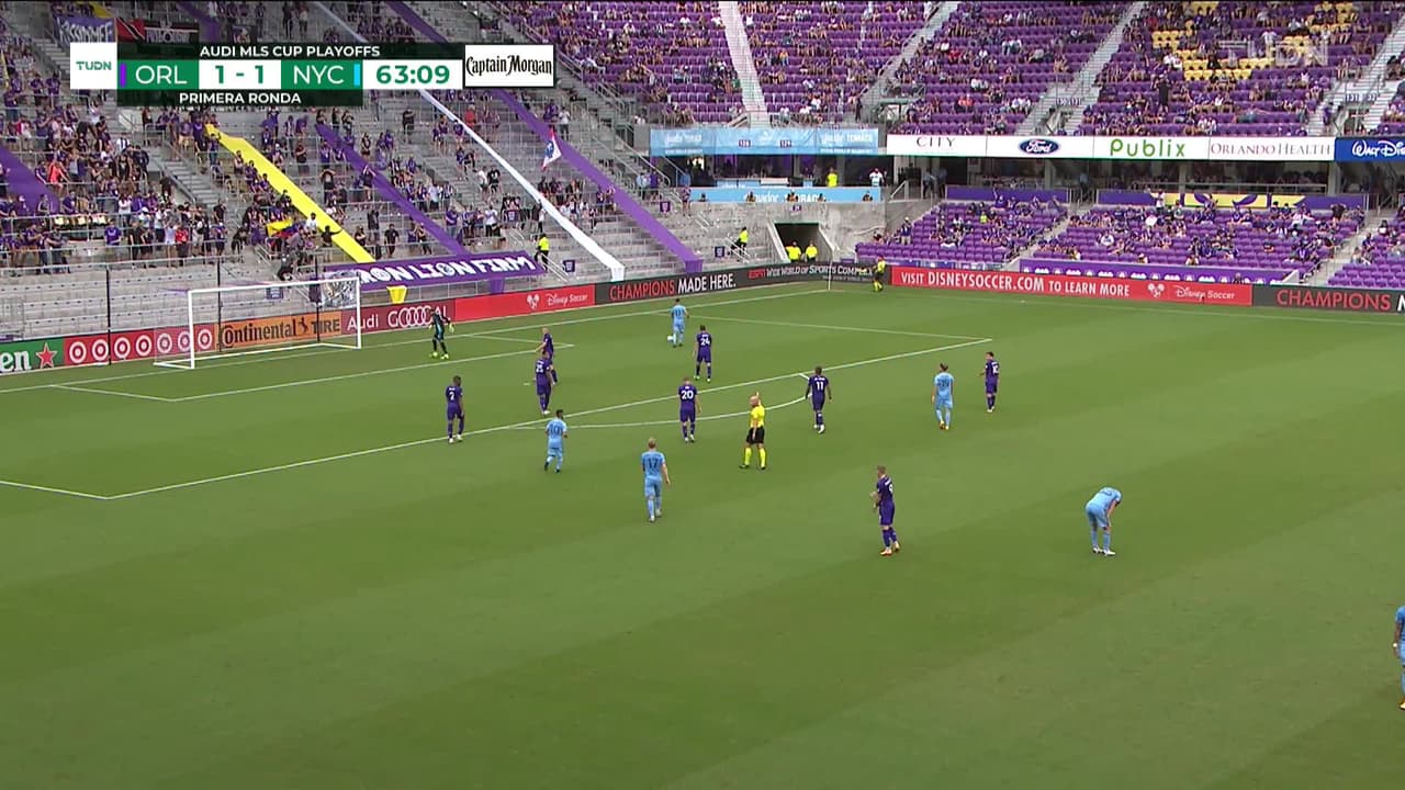 ¡TIRO ATAJADO! disparo por Jesús Medina.