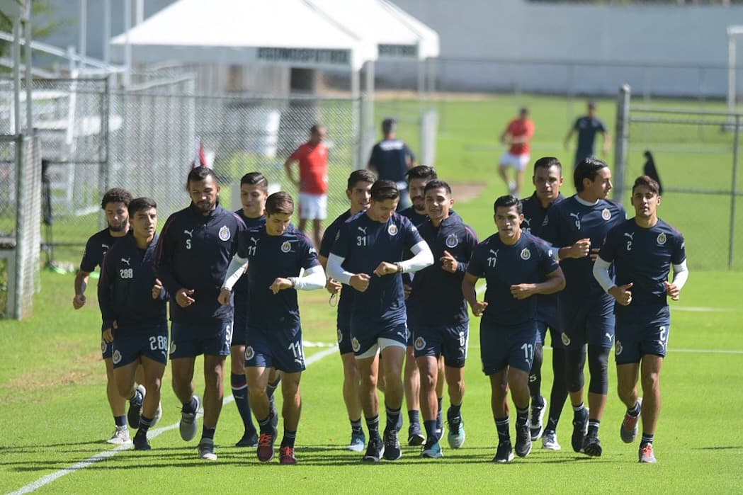 Chivas de Guadalajara no baja su ritmo luego de caer en sus amistosos de pretemporada y por eso mantiene su preparación en entrenamiento con miras al comienzo del Apertura 2019 de la Liga MX.