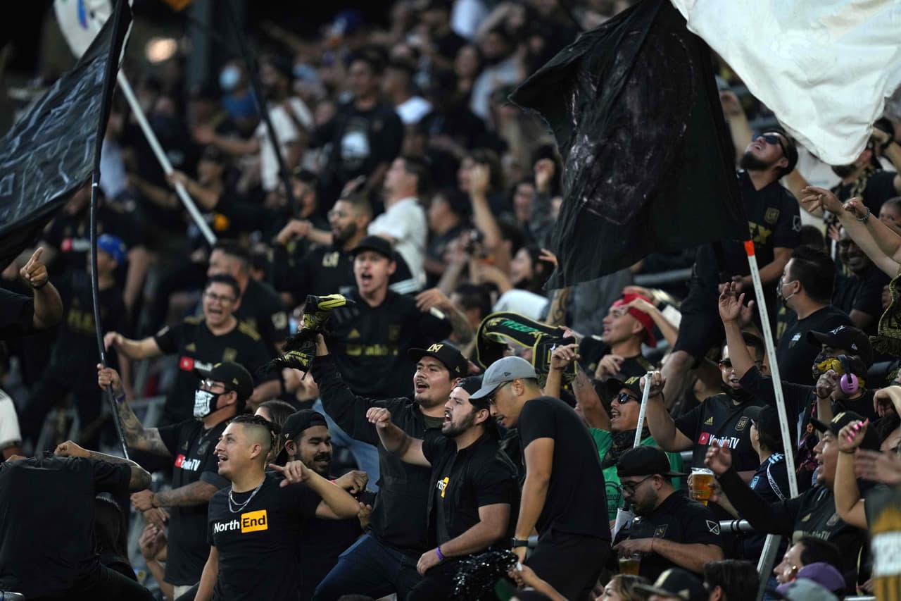 Un gran resultado tras varias semanas de sufrimiento para el conjunto entrenado por Bob Bradley.
<br>