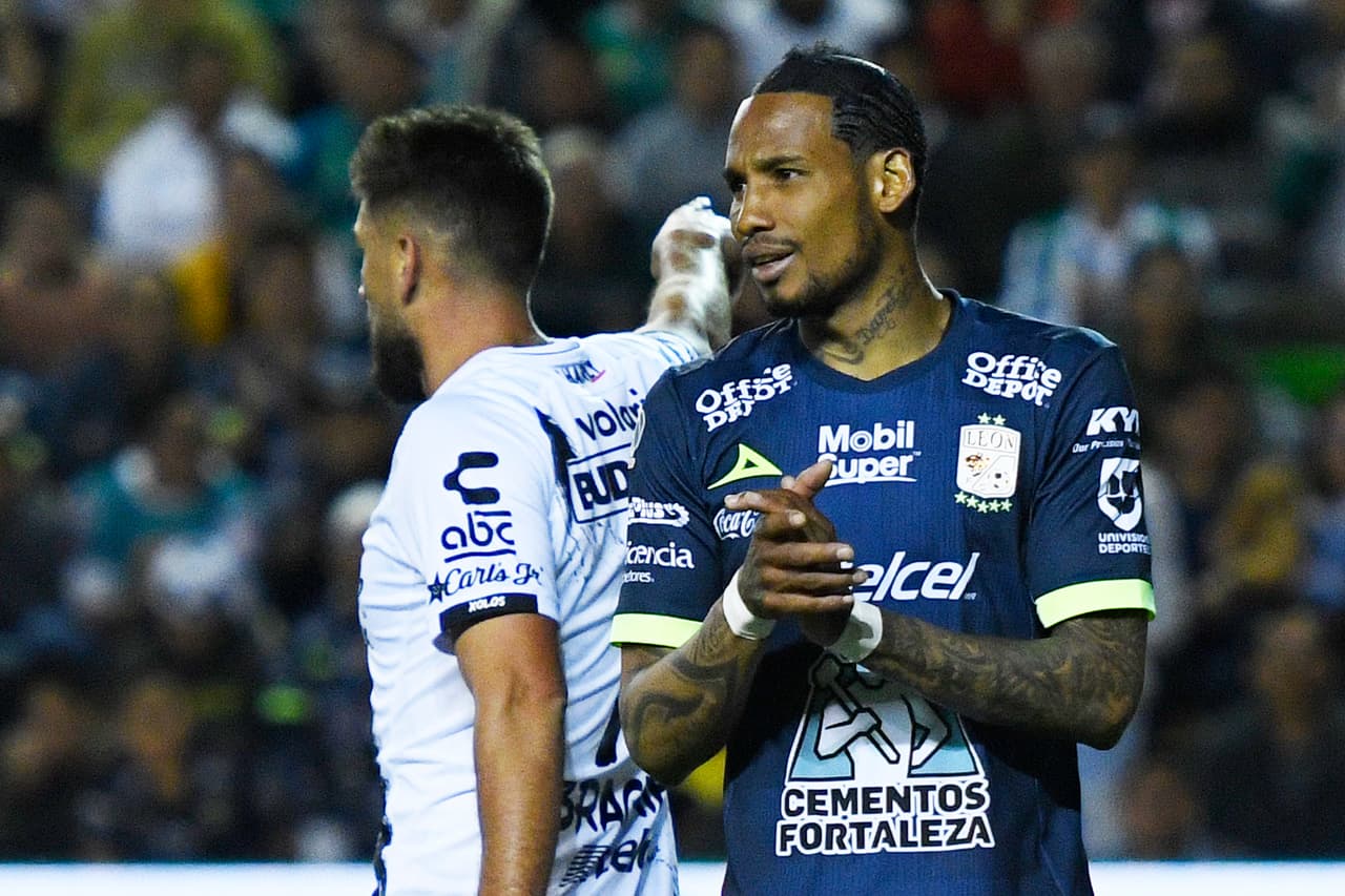 Para darnos una idea, León tuvo el 70 por ciento de la posesión del esférico por apenas un 30 por ciento del equipo visitante, y pese a ello, los Xolos fueron más astutos.