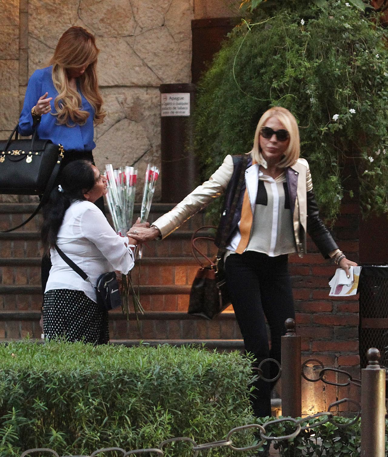 Pero tras 20 años de matrimonio, Laura se separó del padre de sus hijas en el año 2000 y quedaron divorciados legalmente en 2002.