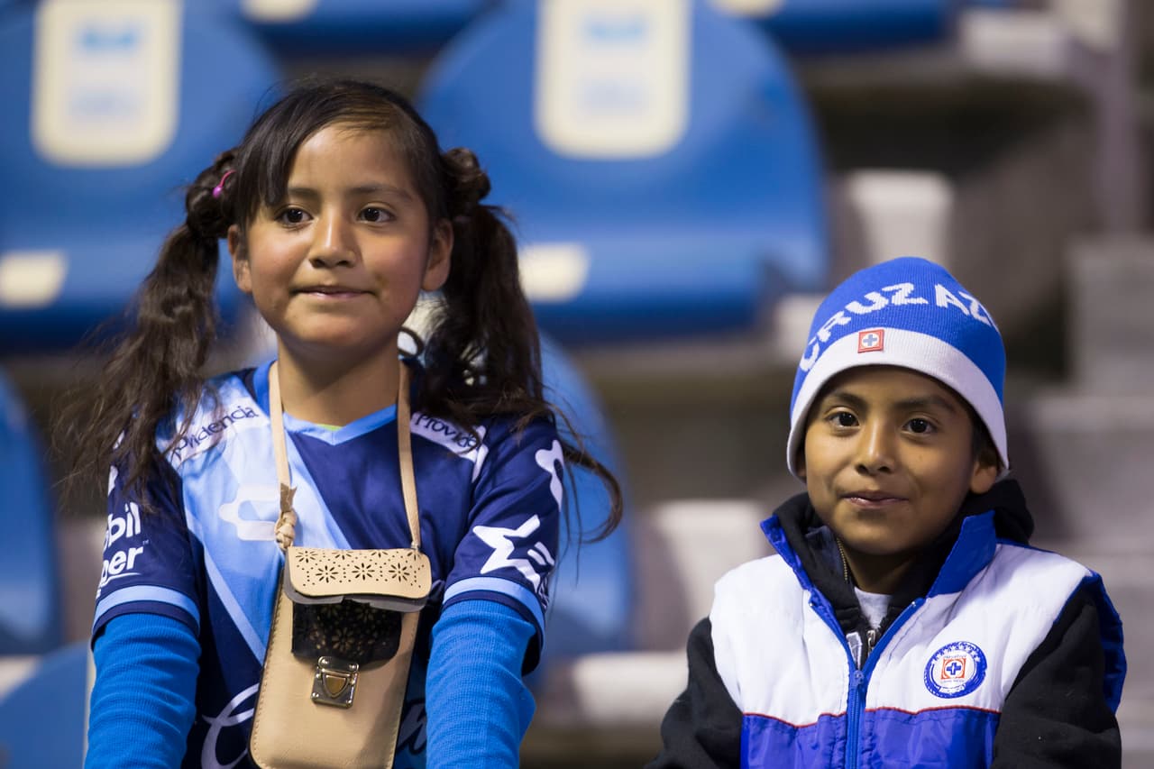 La belleza de las animadoras y el colorido de los fanáticos en los partidos de Cruz Azul contra Puebla y de Atlas contra Tampico Madero le dieron un sabor diferente a la jornada de la Copa MX.