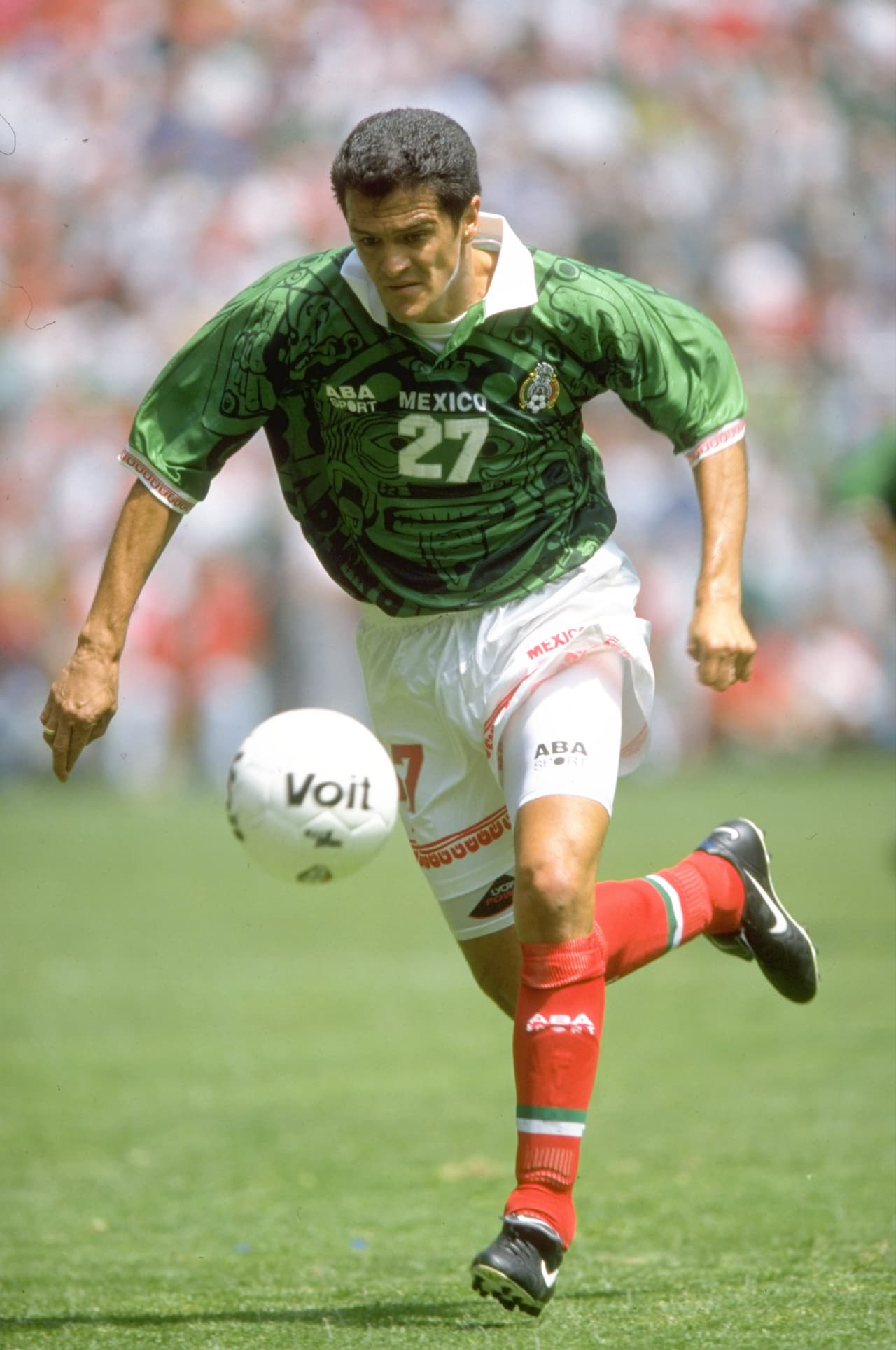 Sin embargo, su paso por la liga belga no fue el ideal pues no tuvo muchas oportunidades de jugar y sólo marcó un gol en su estancia en ese club.