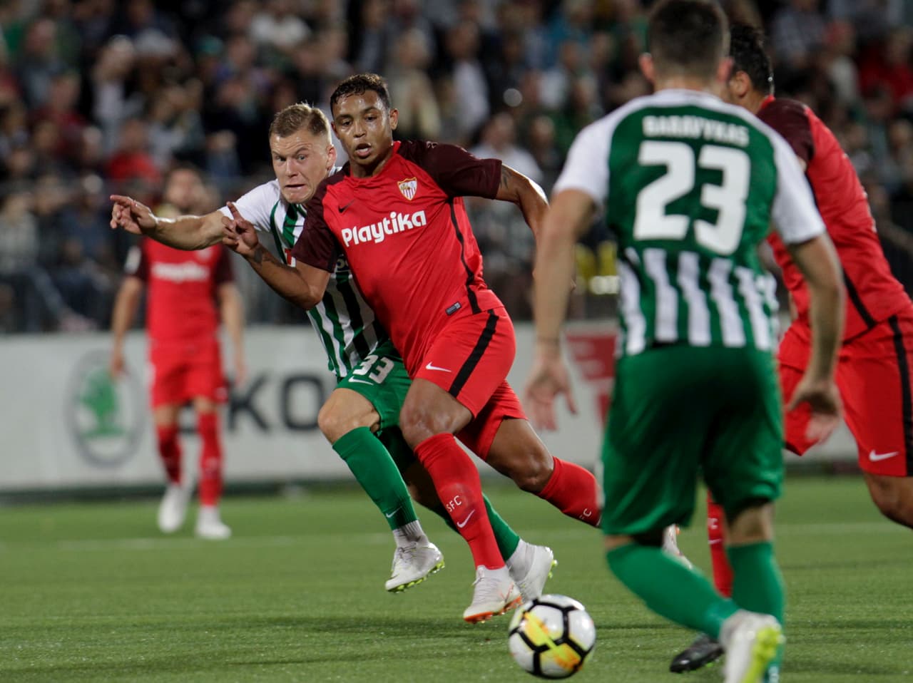 <b>Defensa: </b>Joris Gnagnon (Sevilla F.C.) - 17,1 millones de dólares.