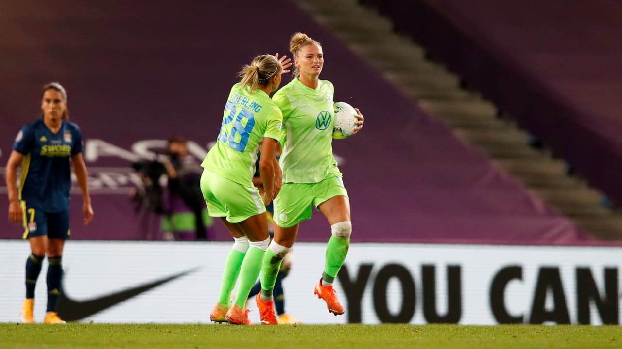 Alexandra Popp, anota el único gol para su equipo durante la final.