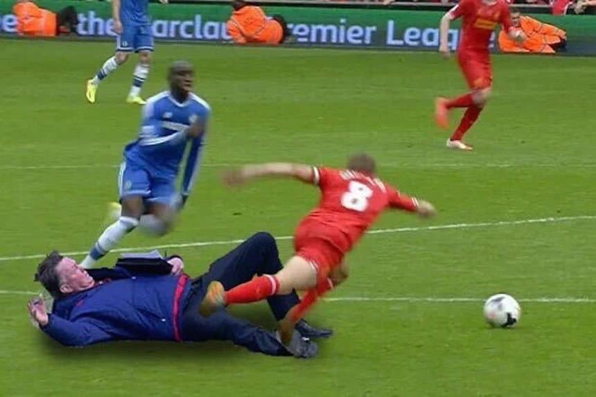 Los memes sobre la caída de Van Gaal no podían faltar y aquí tienes los mejores sobre su caída