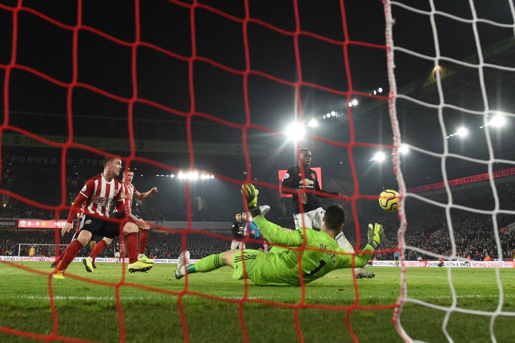 El Manchester United le remontó dos goles al Sheffield, pero los locales empataron 3-3 en el último minuto del partido.