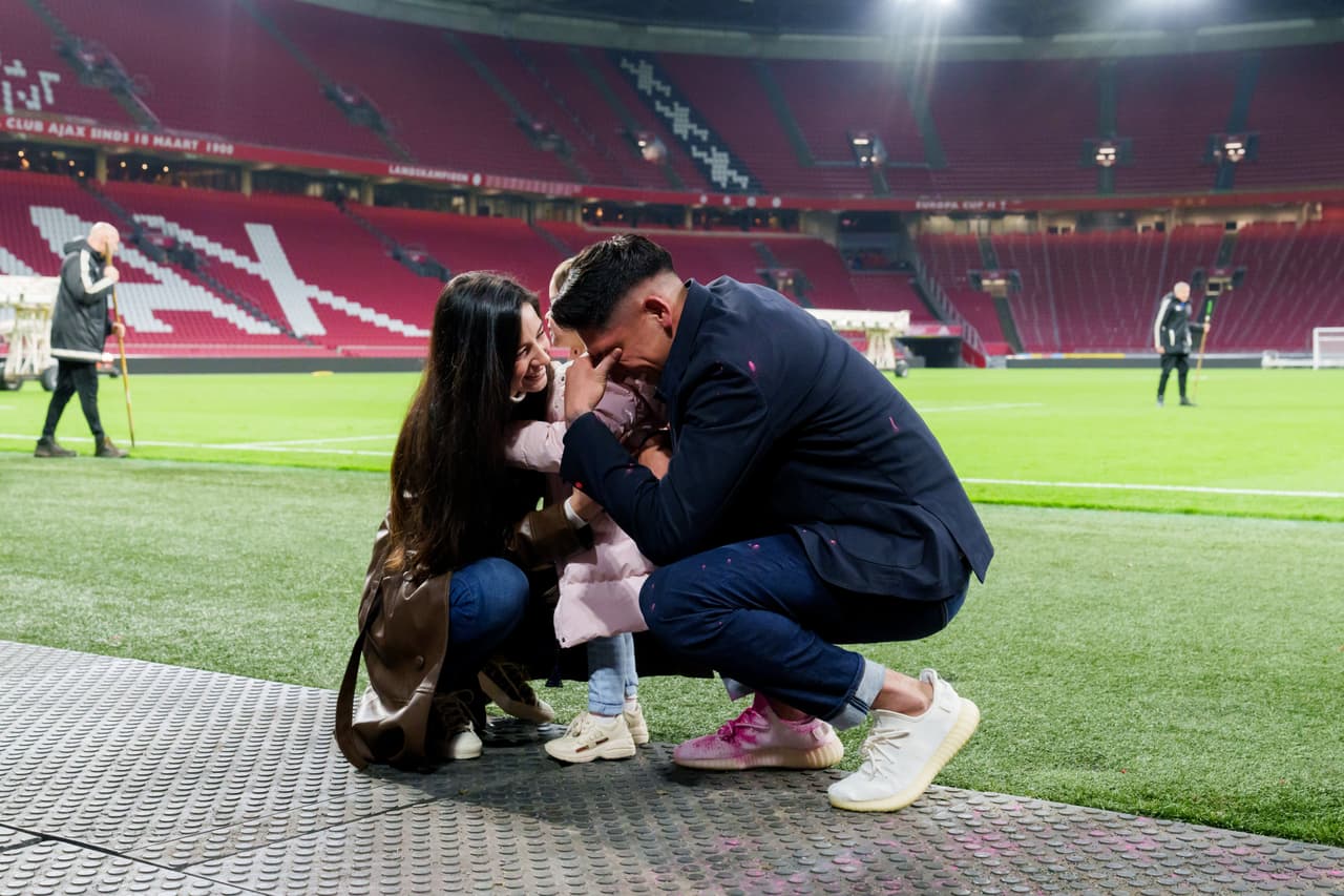 Emotivo llanto de Edson Álvarez al revelar género de su bebé