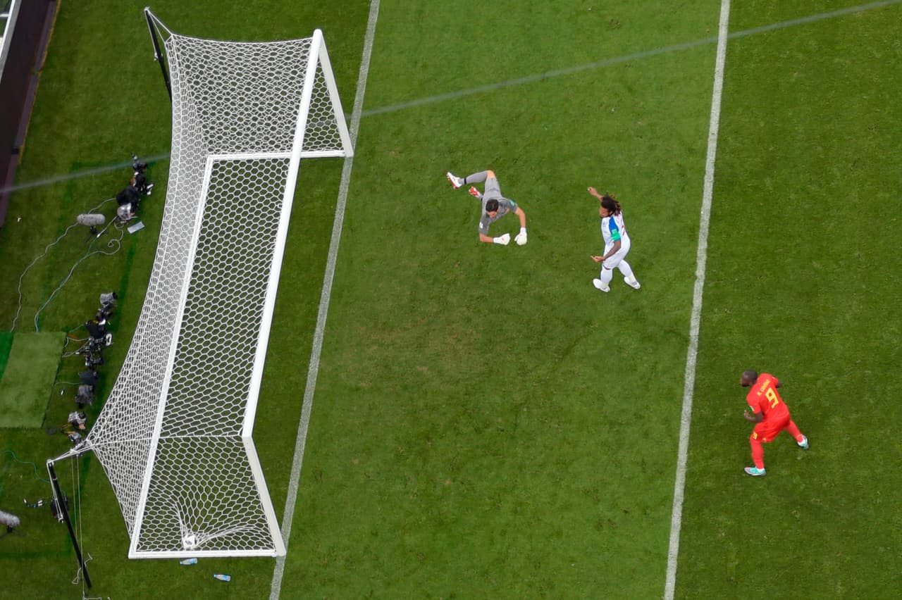 Un remate cruzado de Dries Mertens tras un balón que quedó flotando en el área sirvió para el 1-0 de Bélgica en apenas dos minutos del segundo tiempo.