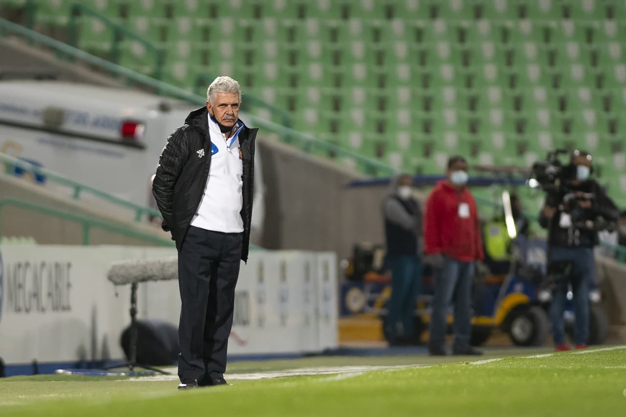 Ricardo Ferretti culpa la falta de contundencia ante Santos