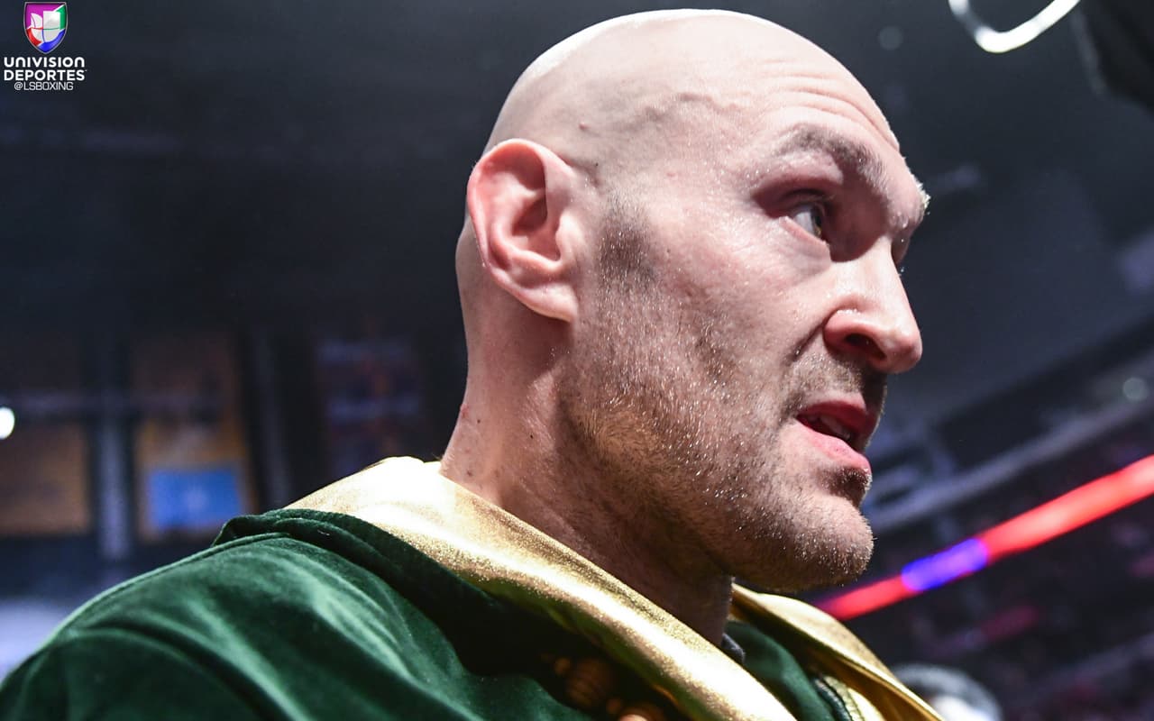 Tyson Fury y Deontay Wilder brindaron una pelea para la historia en el Staples Center de Los Ángeles. Wilder, monarca del CMB de peso completo, tiró en dos ocasiones al inglés, quien se levantó tras dominar la contienda con su elusivo boxeo. AL final, los jueces otorgaron un empate.