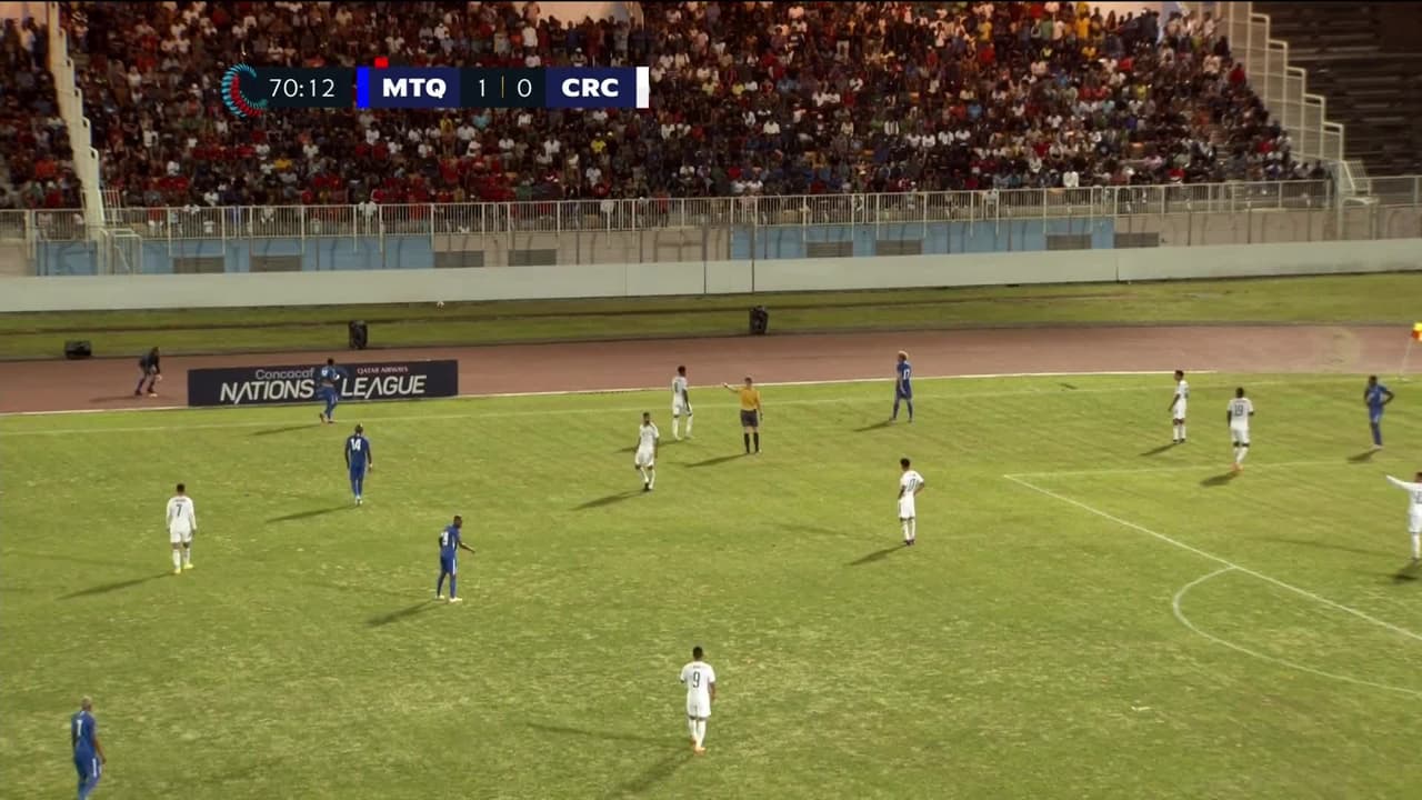 ¡TIRO ATAJADO! disparo por Kendall Waston.