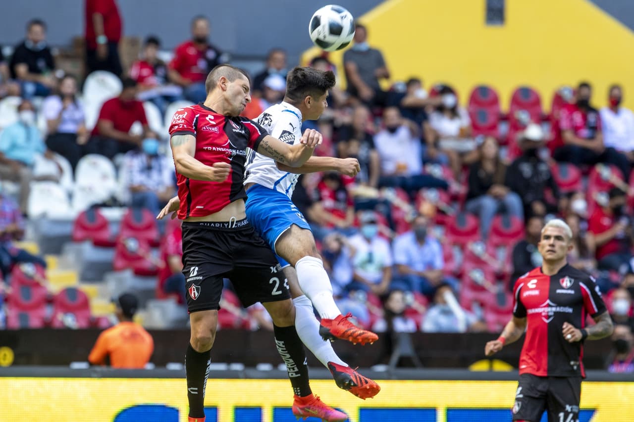 Con goles de Julia´n Quiñones al 61' y Julio Furch al 80', Atlas viene de atra´s para vencer a Monterrey 2-1 y llegan a 13 unidades.
