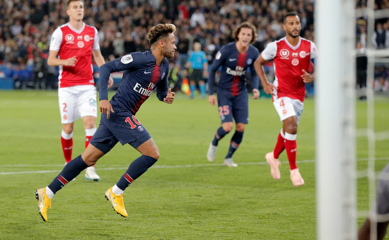 La remontada ya cambiaba la cara de los presentes en el estadio Parque de los Principes.