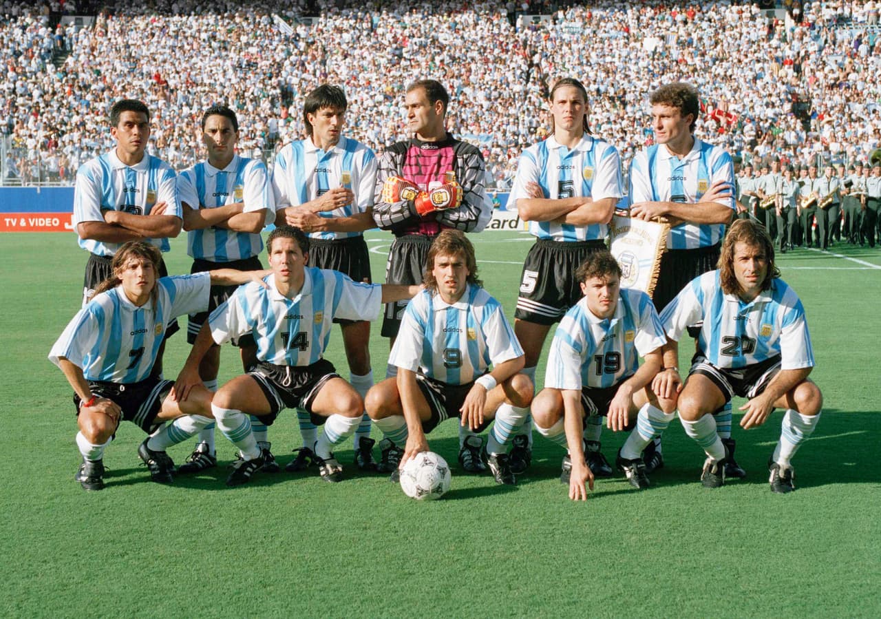 La albiceleste estaba confiada por jugar en casa y vencer a los cafetaleros. Mientras Colombia sólo necesitaba un empate para ir a Estados Unidos ‘94.