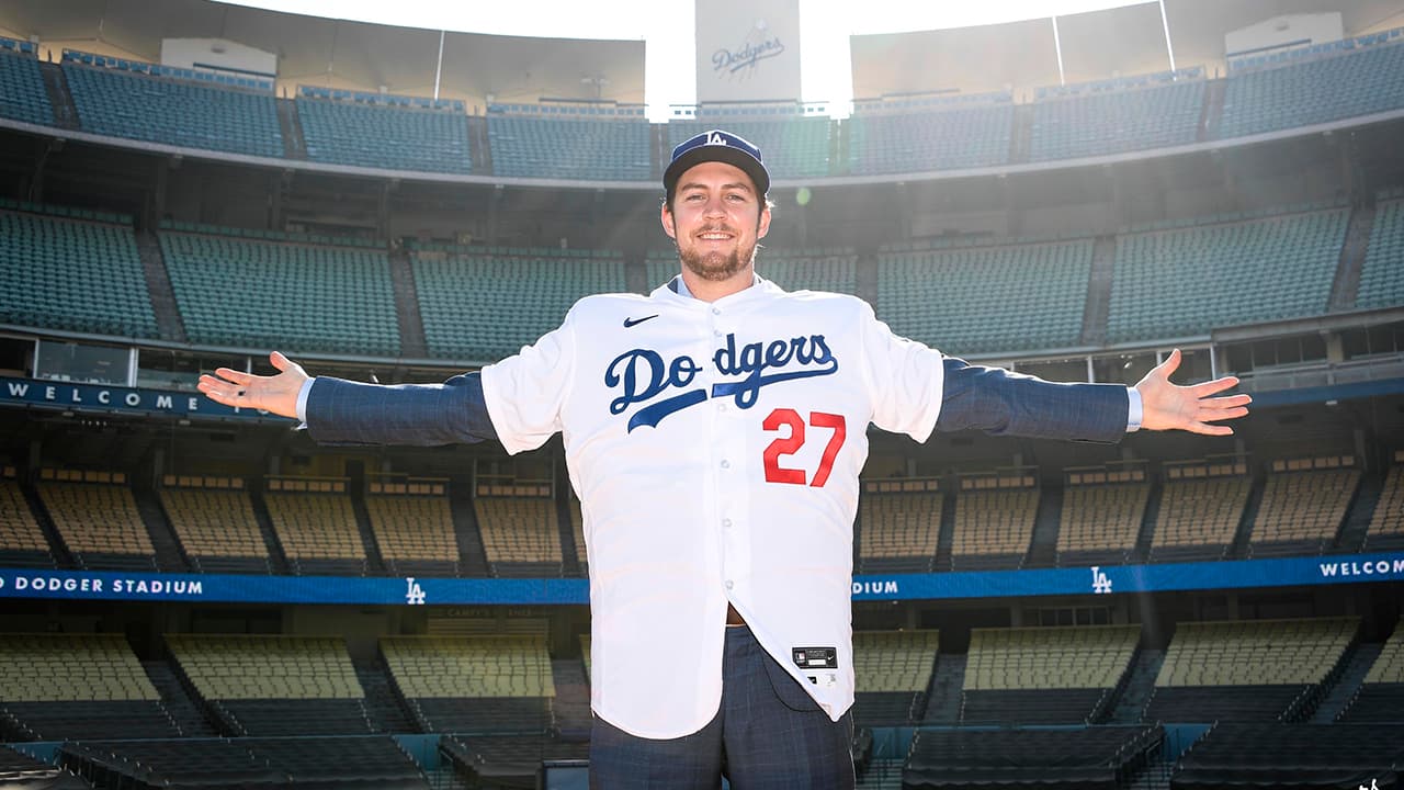 Dodgers presentaron a pitcher que respaldó el muro fronterizo