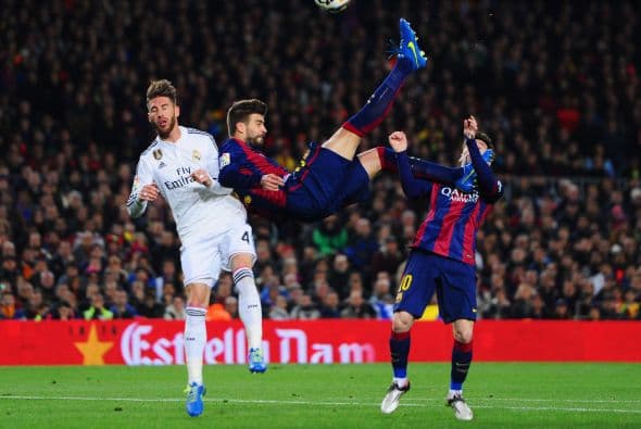 En la recta final del primer tiempo Piqué sorprendería con un remate de chilena que se iría desviado del arco del Madrid.