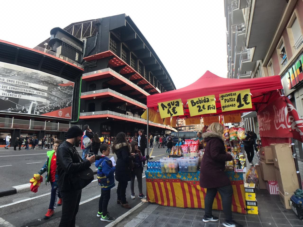 Miles de aficionados españoles se pusieron cita en el Estadio Mestalla, en Valencia, para vivir con un gran ambiente el inicio de las Eliminatorias a la Eurocopa 2020 entre la selección de España y la de Noruega.