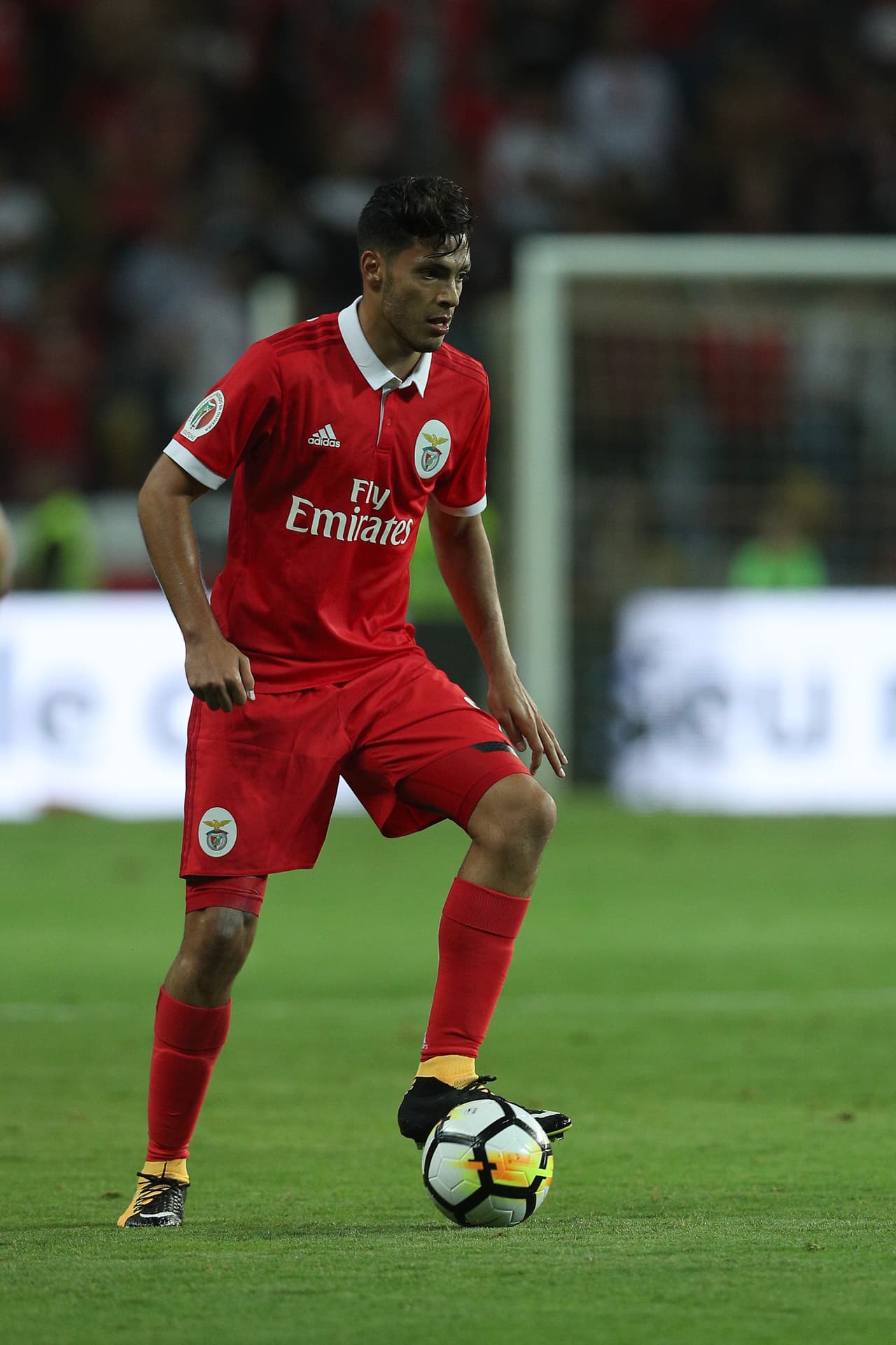 Benfica [2]-0 Vitoria Setubal: tras la jornada FIFA, Raúl Jiménez fue suplente en este partido de la Taça de Portugal. El ex América entró al minuto 81 por Jonás.