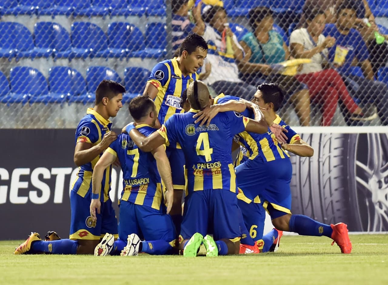 El Capiatá sorprendió al derrotar en su serie a Universitario de Perú (4-3 global) luego de perder la ida por 3-1.