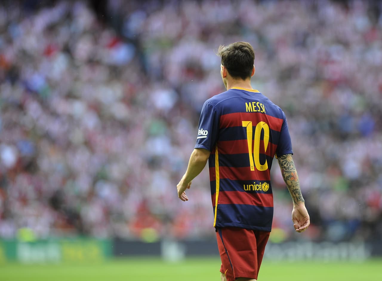 El disparo de Messi fue atajado por el arquero Iraizoz para mantener el cero en el marcador.