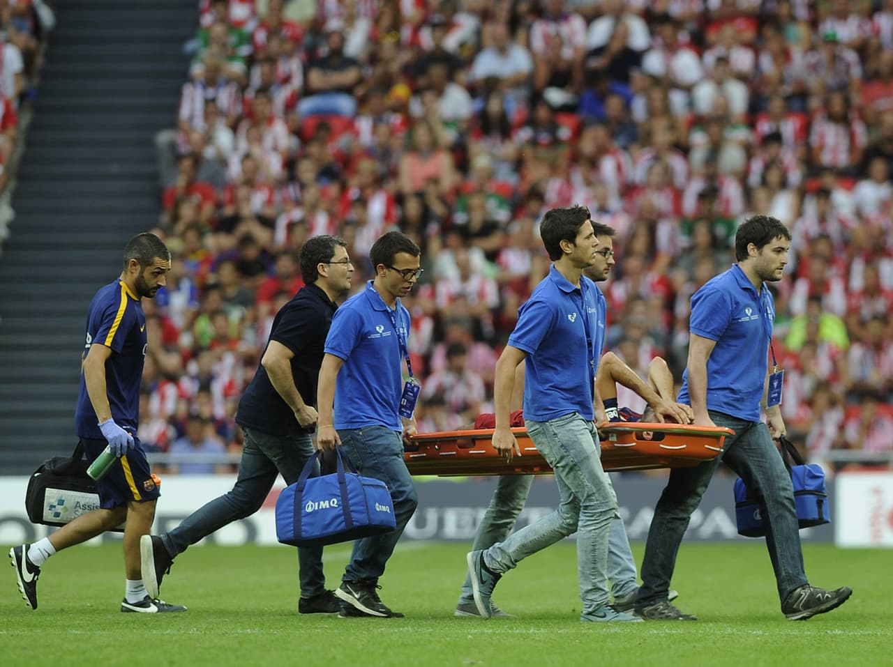 La mala noticia para el Barcelona fue la salida de Busquets por lesión.