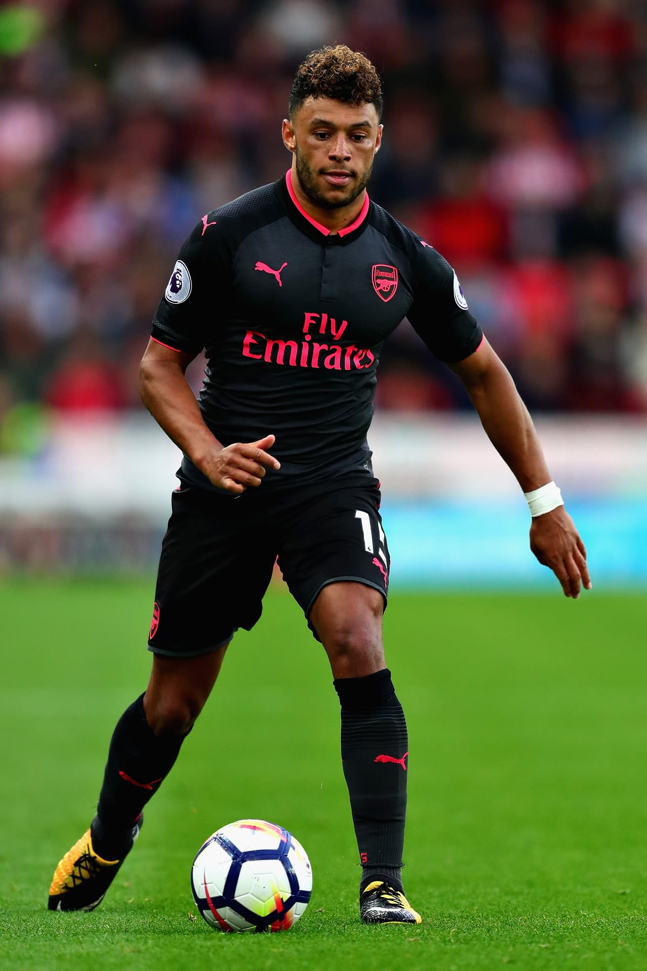 Al igual que Alex Oxlade-Chamberlain, del Arsenal, a quien Arsene Wenger busca retener a como de lugar.