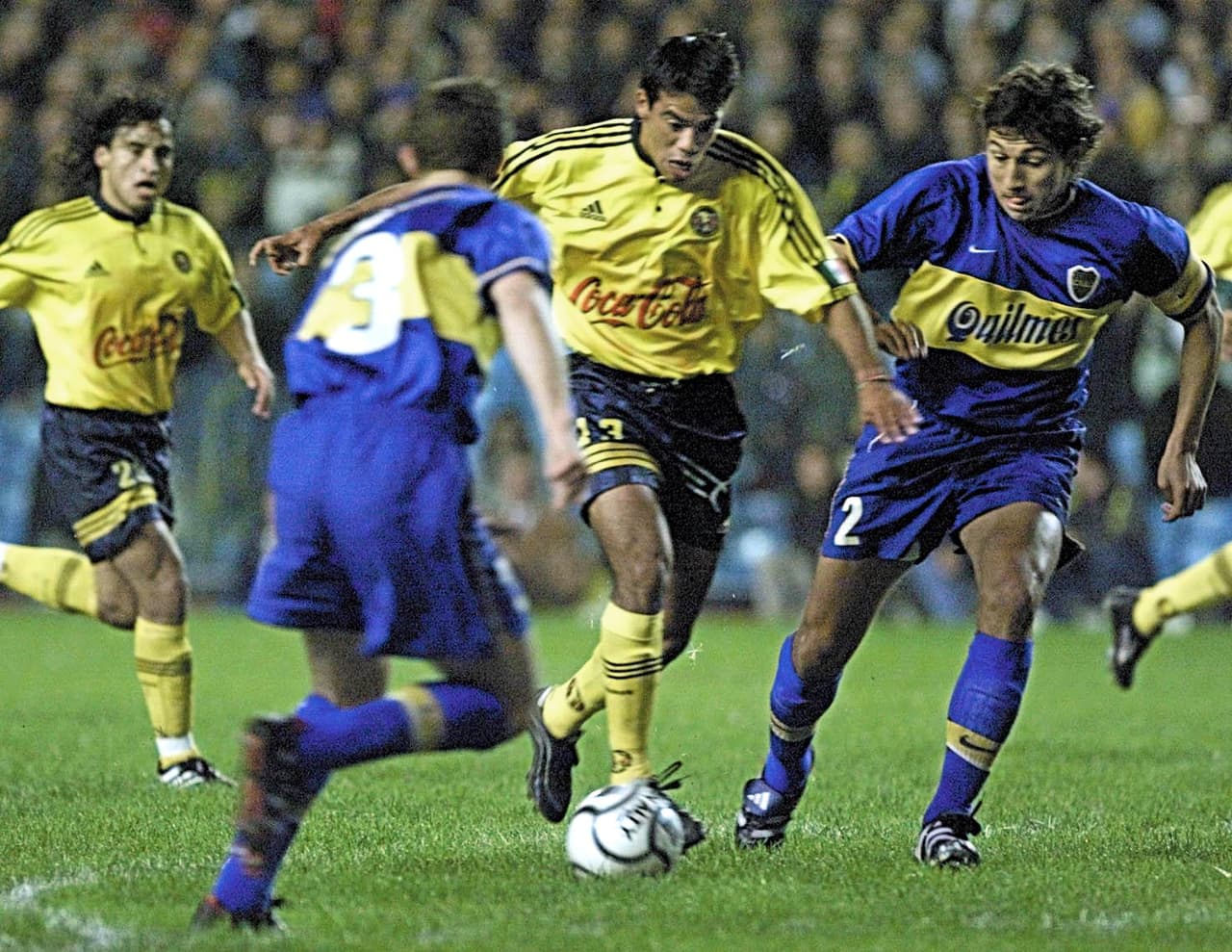 América fue semifinalista en 2000 y solo Boca Juniors, campeón de esa edición, pudo detenerlo. En 2002, con 9 victorias en el certamen, las 'Aguilas' fueron semifinalistas de nuevo pero cayeron contra Sao Caetano.