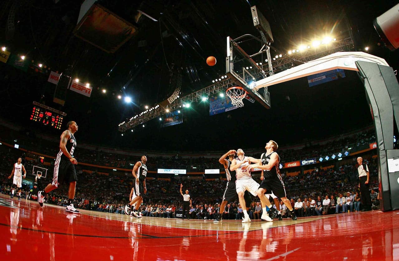 El 12 de octubre de 2010 la NBA estuvo por última vez en el Palacio de los Deportes. Esa vez los San Antonio Spurs vencieron a los LA Clippers 100-99. También fue un juego de pretemporada.
