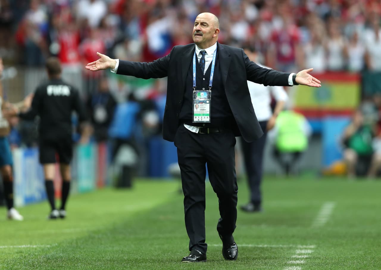 Stanislav Cherchesov. Antes de comenzar el Mundial de Rusia 2018, la gente en ese país pensaba que su selección ni siquiera superaría la fase de grupos. Rusia llegó a cuartos de final de su mano.