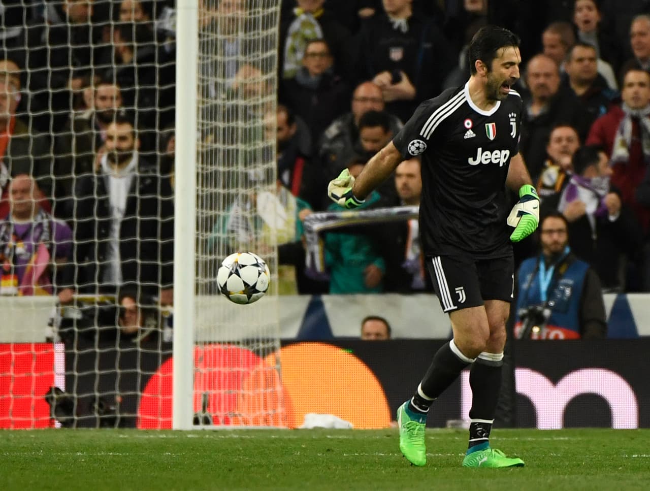 No lo podía creer el ídolo de la Juve, que se retiraba de la peor manera de lo que puede ser su último partido de Champions como jugador.