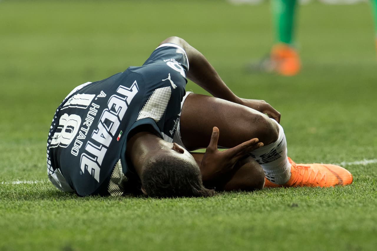 El partido se jugó con gran intensidad y fueron constantes las jugadas ríspidas.