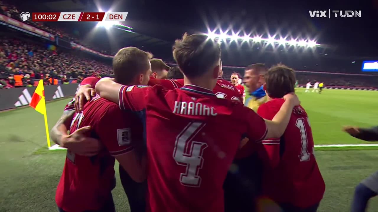 ¡Explota el estadio! ¡Golazo de Chequia! Ladislav con la zurda pone el 2-1