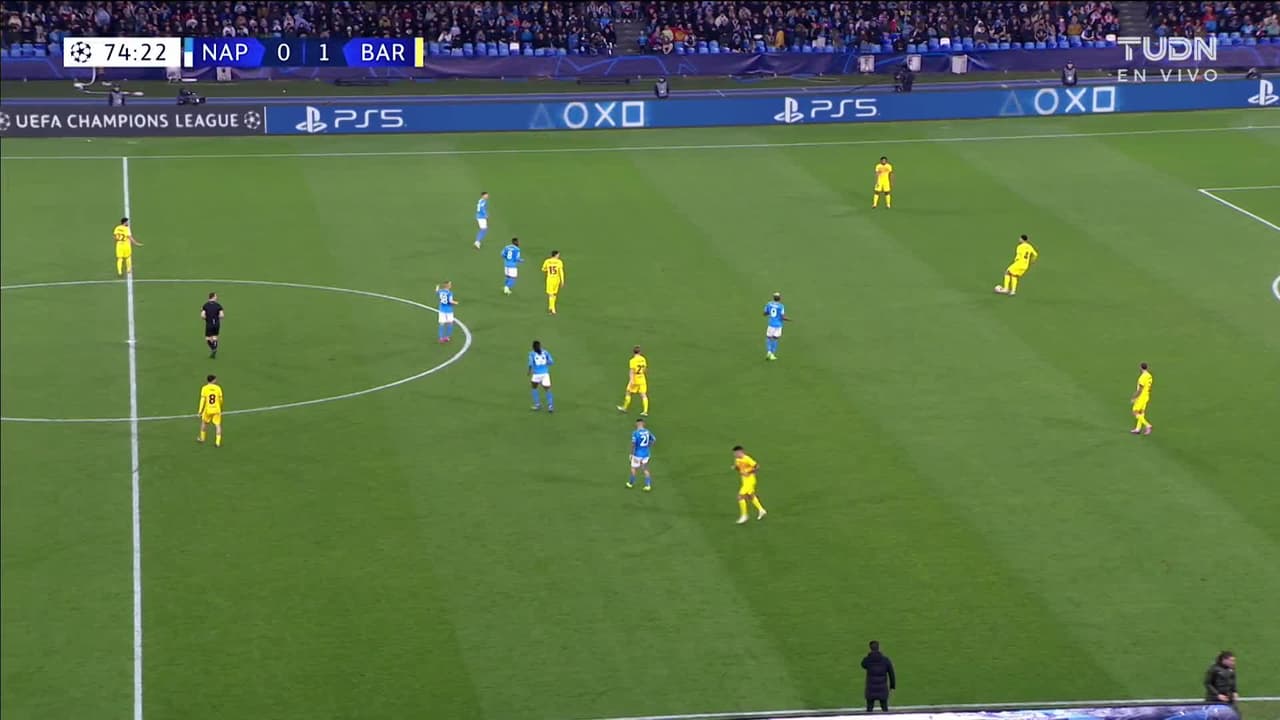 ¡GOL!  anota para Napoli. Victor Osimhen