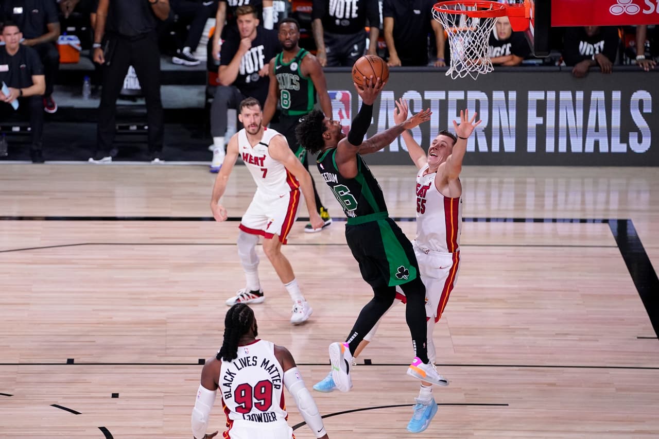El Miami Heat vence 106-101 a los Celtics y toman una buena ventaja en la serie, Bam adebayo consiguió 21 puntos y Gordan Dragic anotó 25.